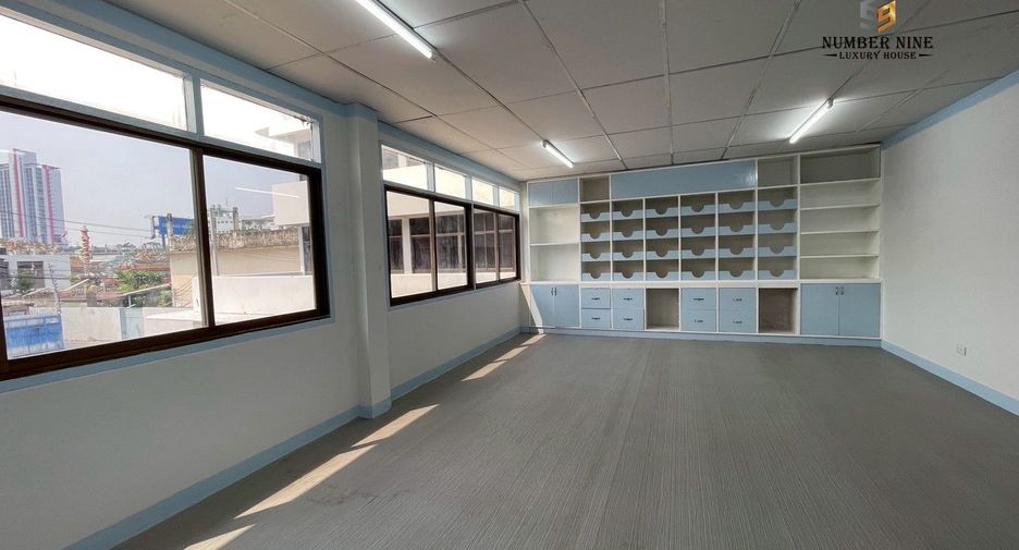 For rent 5 ベッドルーム office in Sathon, Bangkok