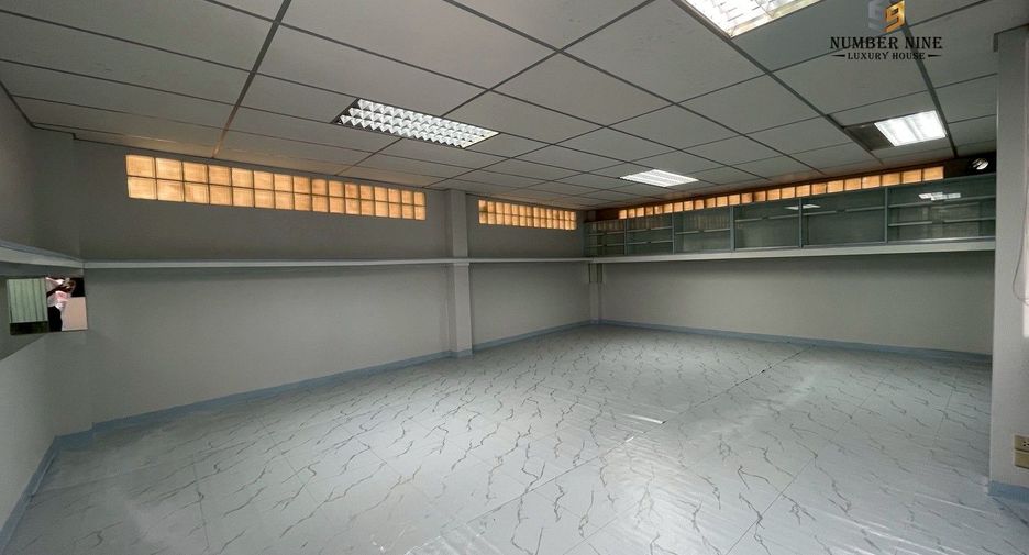 For rent 5 ベッドルーム office in Sathon, Bangkok