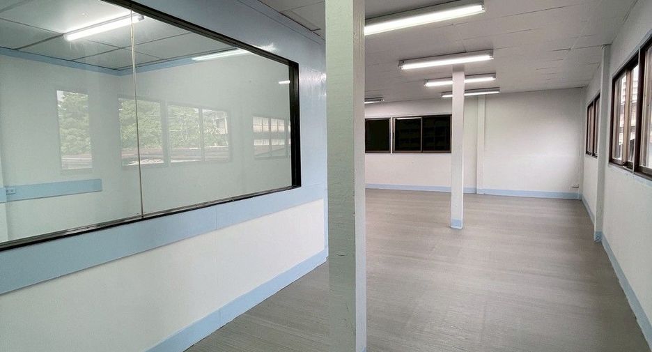 For rent 5 ベッドルーム office in Sathon, Bangkok