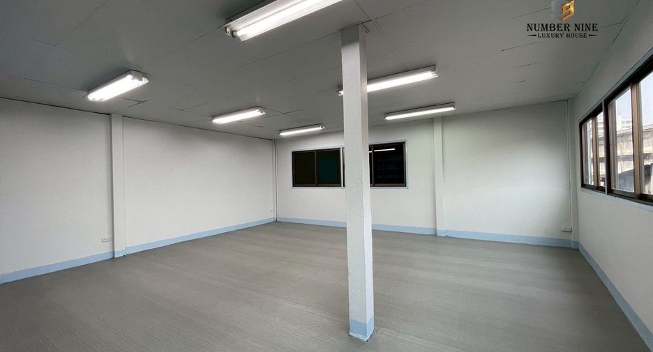 For rent 5 ベッドルーム office in Sathon, Bangkok
