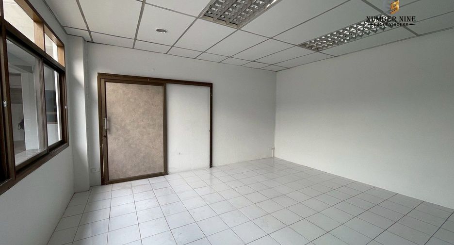 For rent 5 ベッドルーム office in Sathon, Bangkok