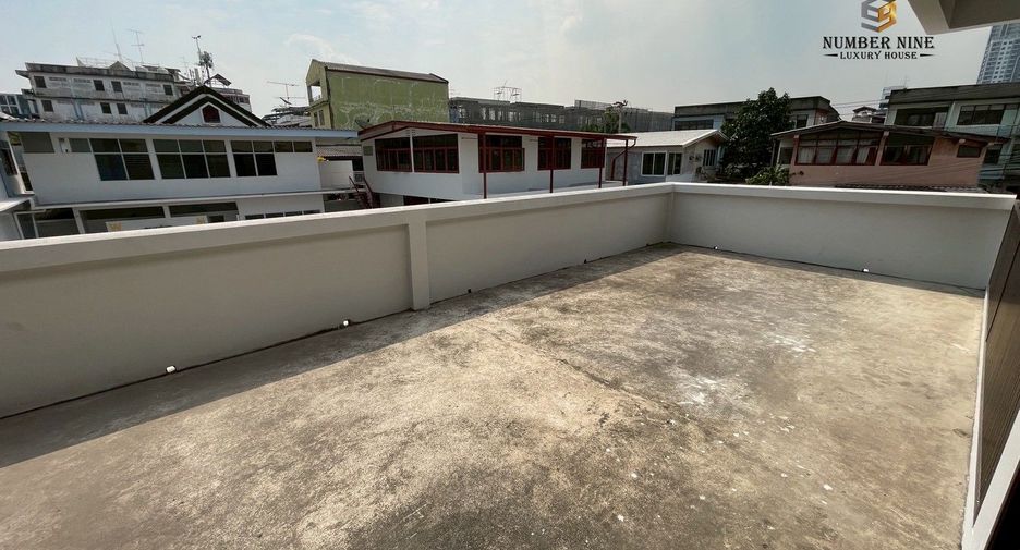 For rent 5 ベッドルーム office in Sathon, Bangkok