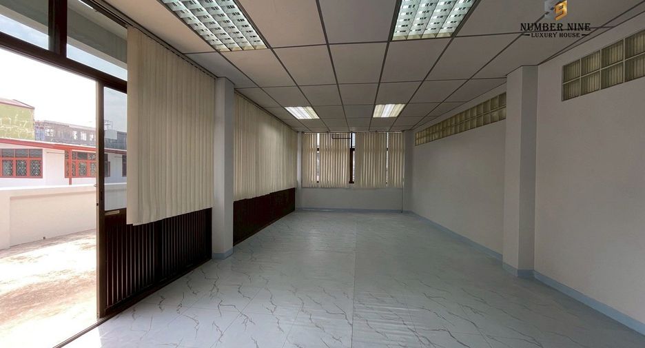 For rent 5 ベッドルーム office in Sathon, Bangkok