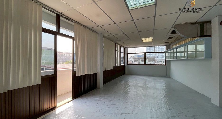 For rent 5 ベッドルーム office in Sathon, Bangkok