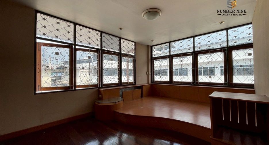 For rent 5 ベッドルーム office in Sathon, Bangkok