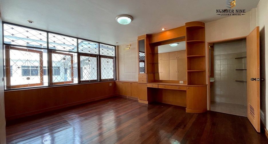 For rent 5 ベッドルーム office in Sathon, Bangkok