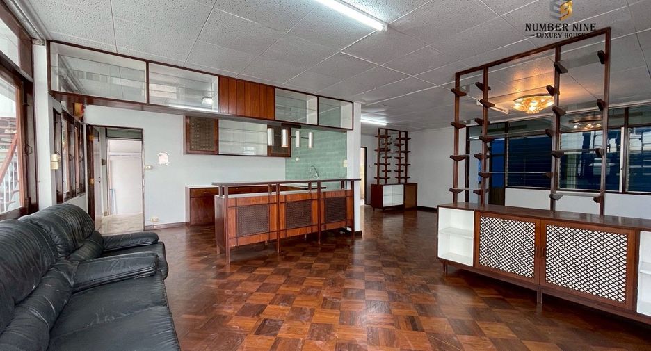 For rent 5 ベッドルーム office in Sathon, Bangkok