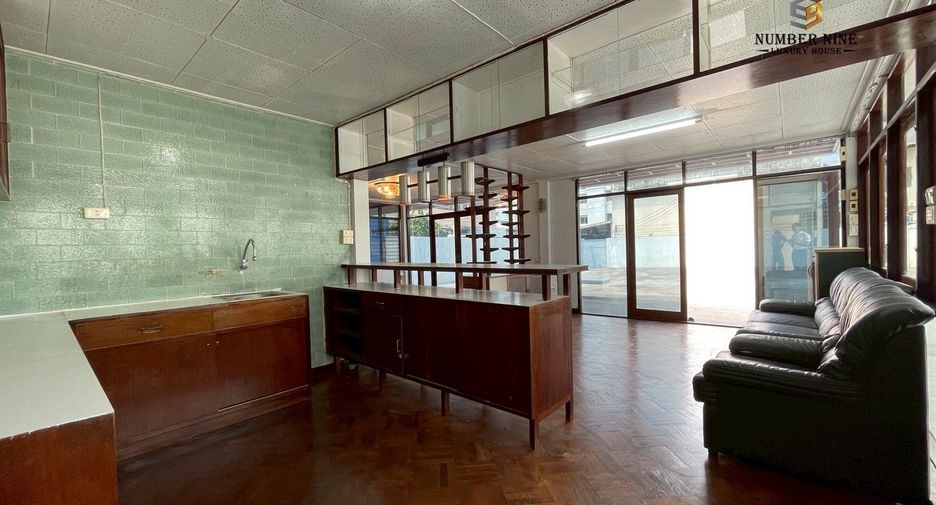 For rent 5 ベッドルーム office in Sathon, Bangkok
