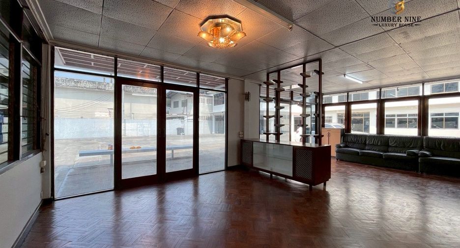 For rent 5 ベッドルーム office in Sathon, Bangkok