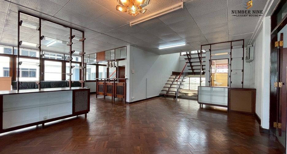 For rent 5 ベッドルーム office in Sathon, Bangkok