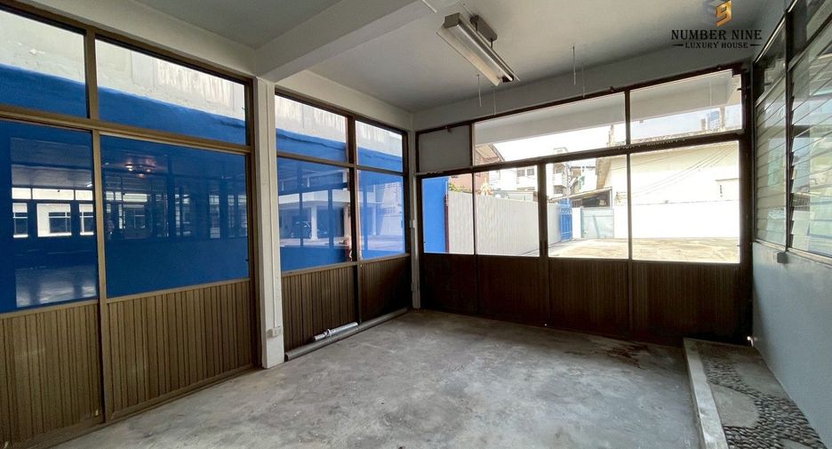 For rent 5 ベッドルーム office in Sathon, Bangkok