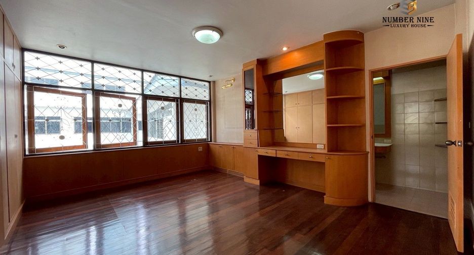 For rent 5 ベッドルーム office in Sathon, Bangkok