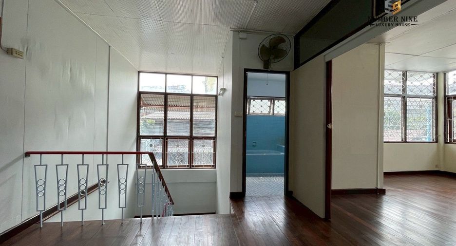 For rent 5 ベッドルーム office in Sathon, Bangkok