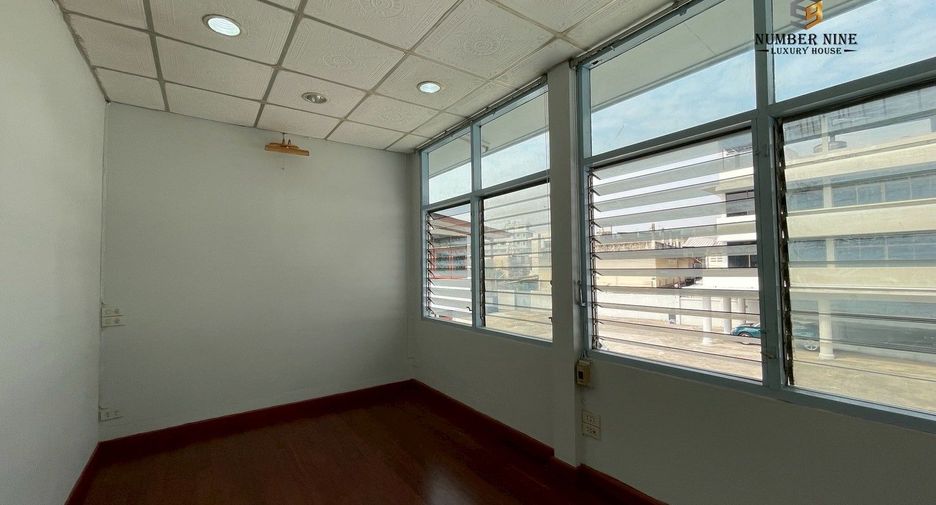 For rent 5 ベッドルーム office in Sathon, Bangkok