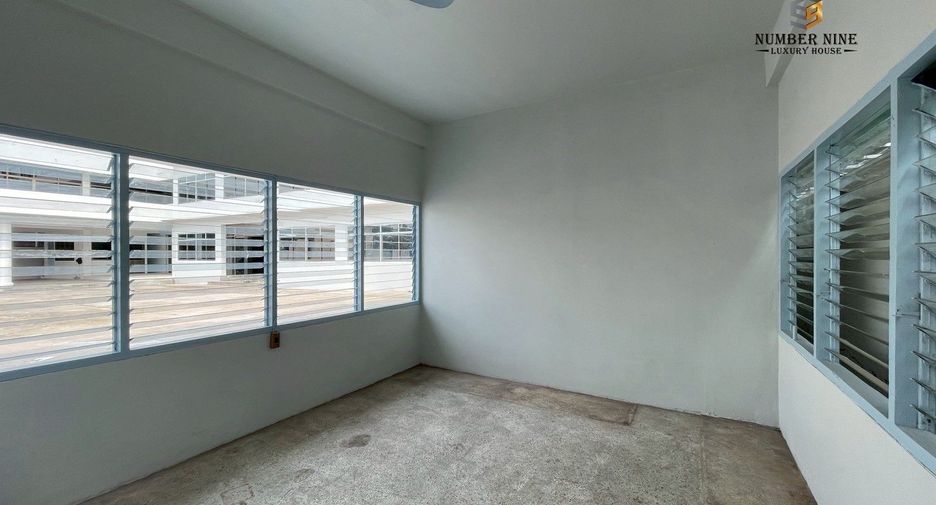 For rent 5 ベッドルーム office in Sathon, Bangkok