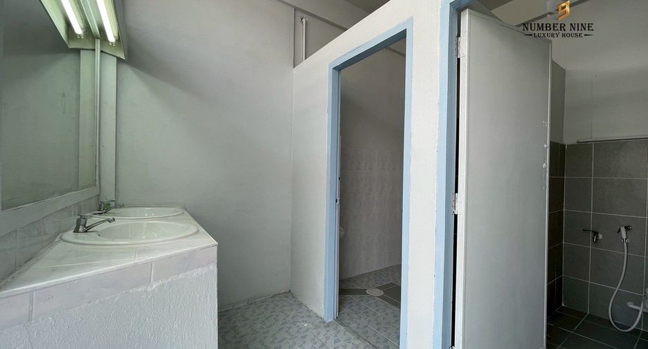 For rent 5 ベッドルーム office in Sathon, Bangkok