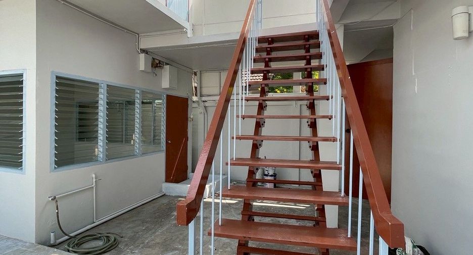 For rent 5 ベッドルーム office in Sathon, Bangkok