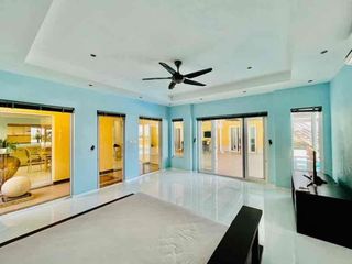 Villa zur Miete und zum Kauf mit 4 Zimmer in Bang Lamung, Chonburi