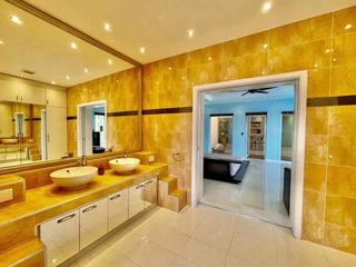 Villa zur Miete und zum Kauf mit 4 Zimmer in Bang Lamung, Chonburi