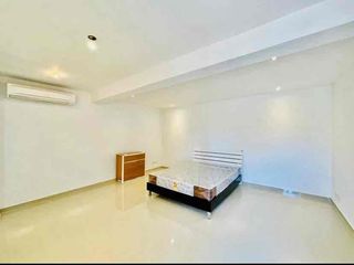 Villa zur Miete und zum Kauf mit 4 Zimmer in Bang Lamung, Chonburi