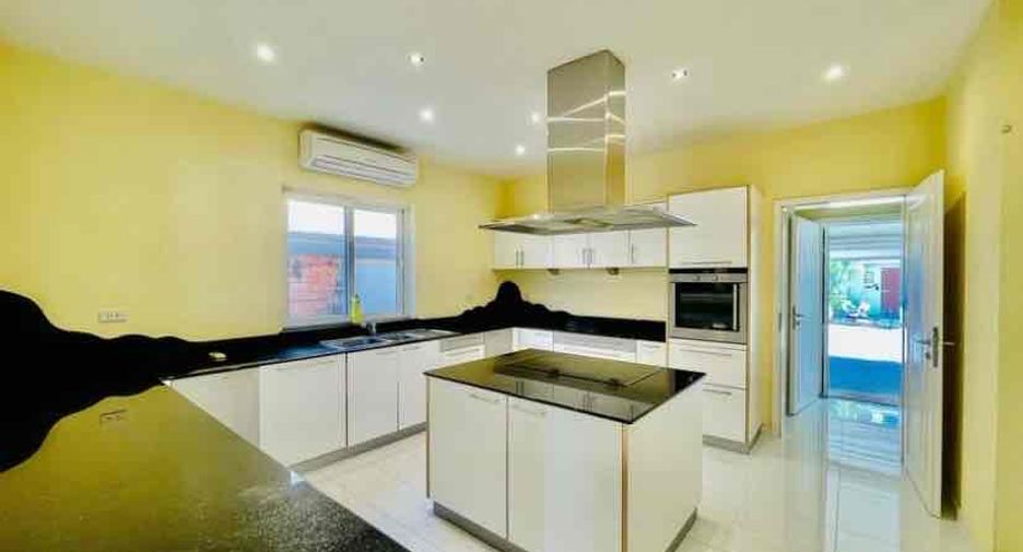 Villa zur Miete und zum Kauf mit 4 Zimmer in Bang Lamung, Chonburi