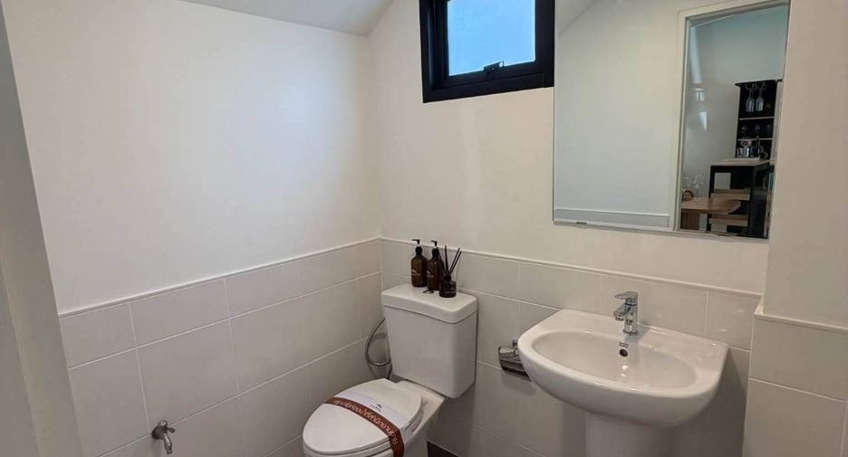 For sale 2 bedrooms townhouse in Saraphi, Chiang Mai