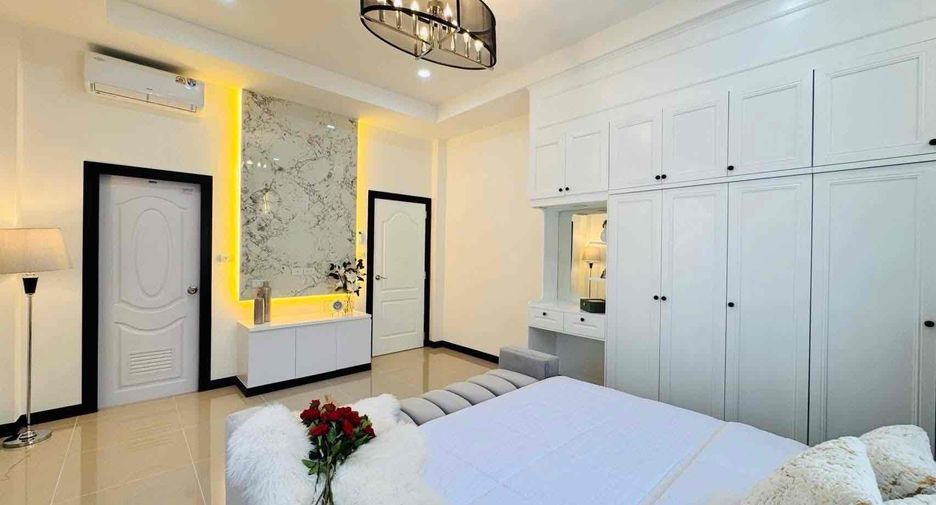 For rent 4 bedrooms villa in Bang Lamung, Chonburi