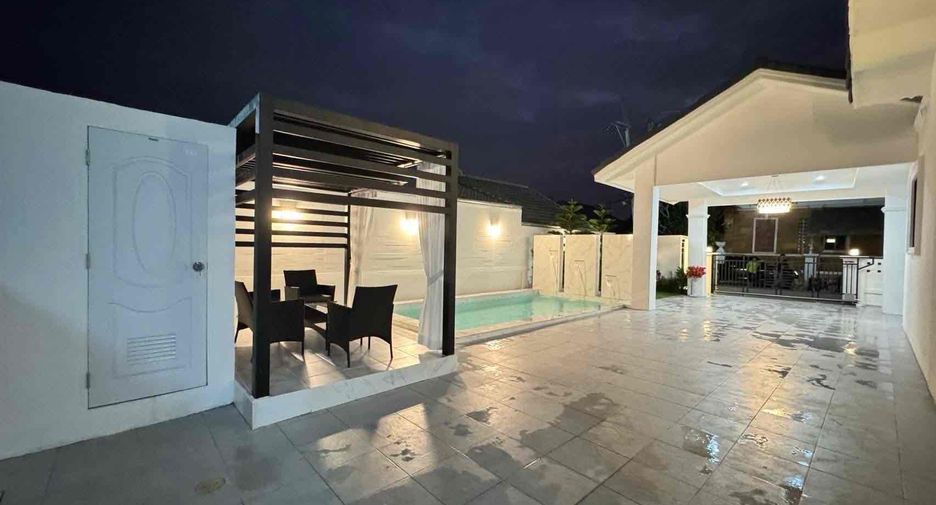 For rent 4 bedrooms villa in Bang Lamung, Chonburi