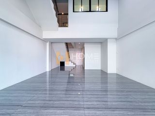 For sale 4 bedrooms townhouse in Huai Khwang, Bangkok