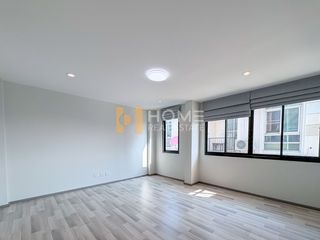 For sale 4 bedrooms townhouse in Huai Khwang, Bangkok