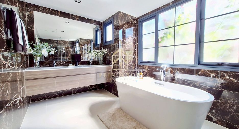 For sale 5 bedrooms house in Bang Phli, Samut Prakan