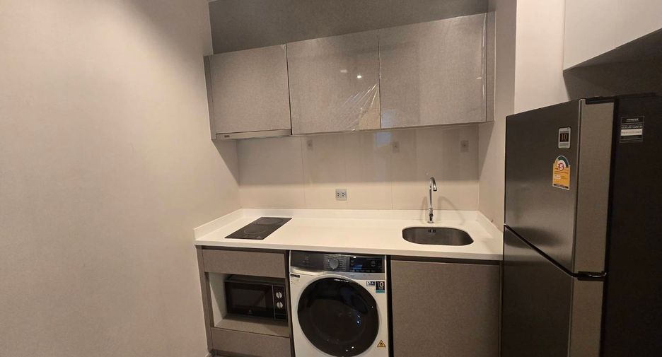 For rent 2 bedrooms apartment in Huai Khwang, Bangkok