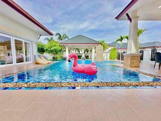For rent and for sale 4 bedrooms villa in Bang Lamung, Chonburi