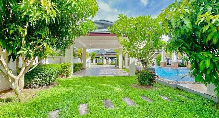 For rent and for sale 4 bedrooms villa in Bang Lamung, Chonburi