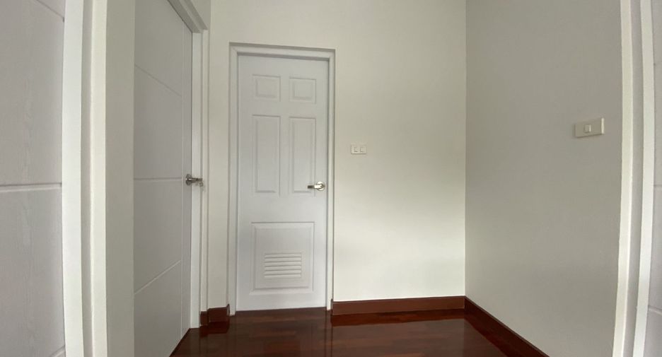 For sale 3 bedrooms house in Bang Khen, Bangkok