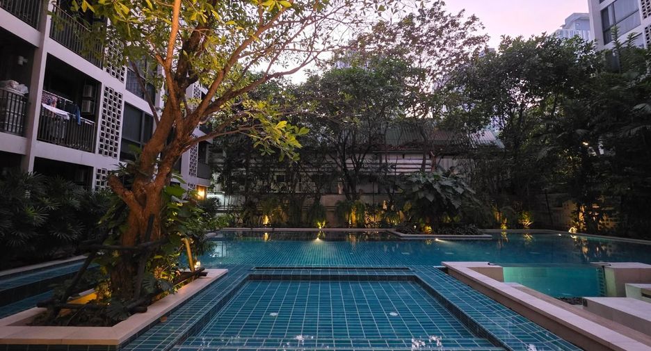 For rent and for sale 1 bed condo in Phra Khanong, Bangkok