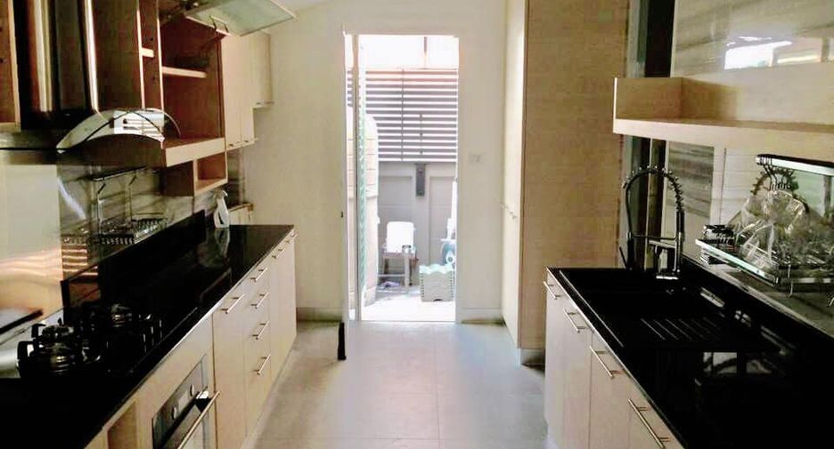 For sale 4 bedrooms house in Prawet, Bangkok