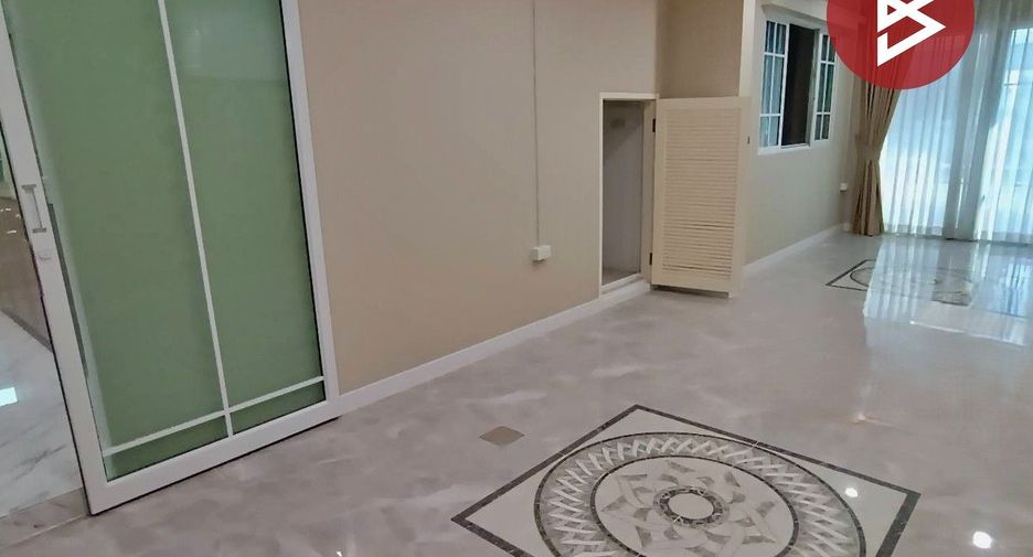 For sale 3 bedrooms house in Mueang Pathum Thani, Pathum Thani