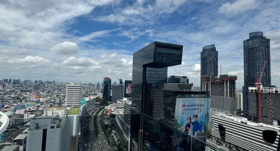 For rent 2 bedrooms condo in Huai Khwang, Bangkok