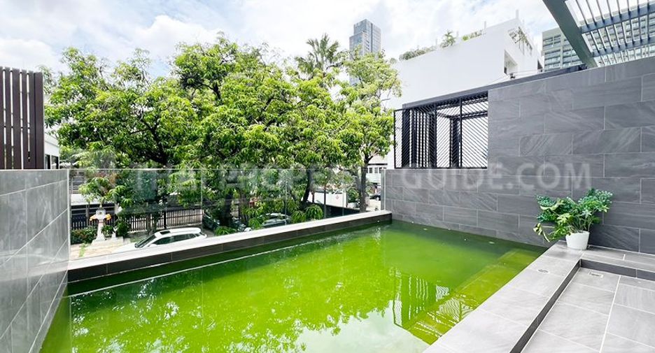 For rent 4 bedrooms house in Watthana, Bangkok