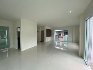 For sale 3 bedrooms house in Lat Krabang, Bangkok