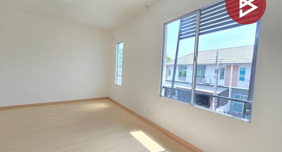 À vendre 3 chambres maison de ville à Bang Sao Thong, Samut Prakan