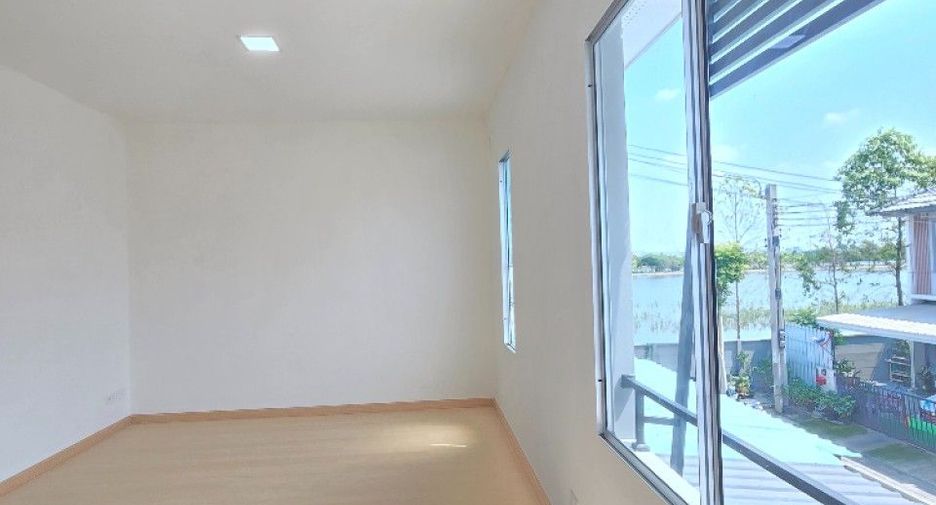 À vendre 3 chambres maison de ville à Bang Sao Thong, Samut Prakan