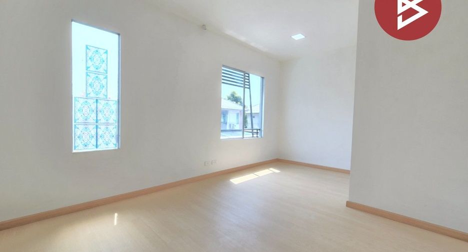 À vendre 3 chambres maison de ville à Bang Sao Thong, Samut Prakan