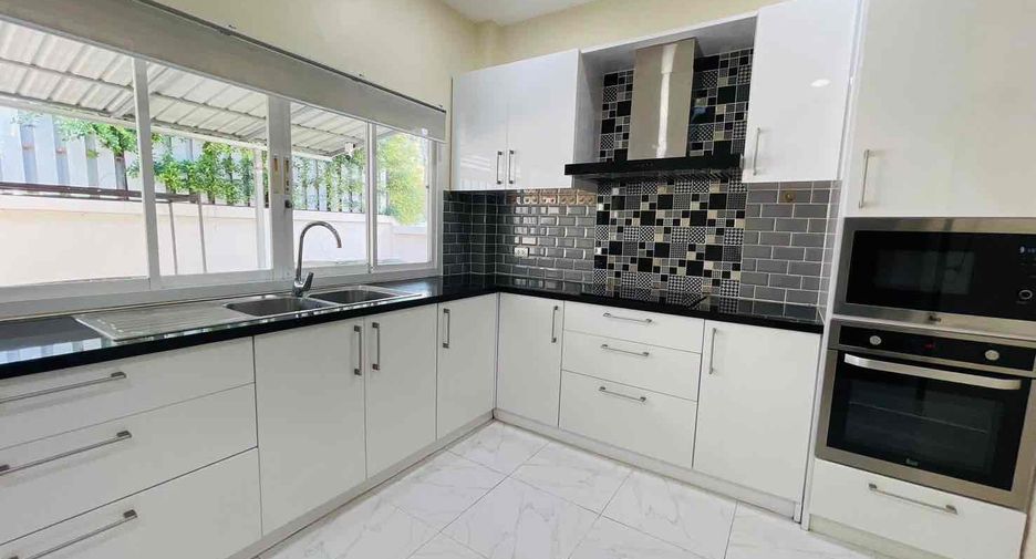 For rent 3 bedrooms villa in Bang Lamung, Chonburi