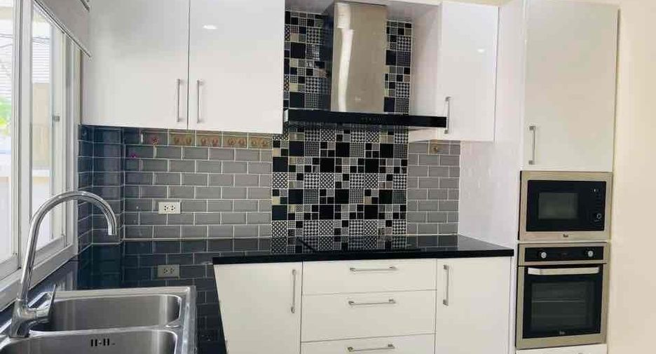 For rent 3 bedrooms villa in Bang Lamung, Chonburi