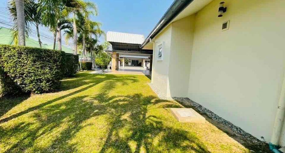 For rent 3 bedrooms villa in Bang Lamung, Chonburi