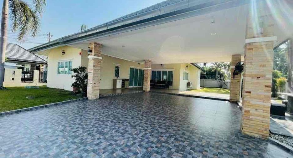 For rent 3 bedrooms villa in Bang Lamung, Chonburi