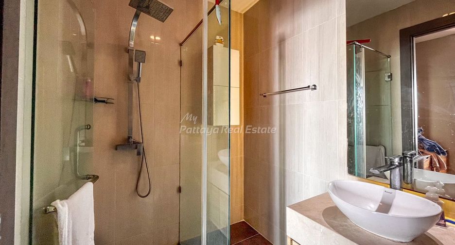 For sale 2 ベッドルーム condo in Bang Lamung, Chonburi