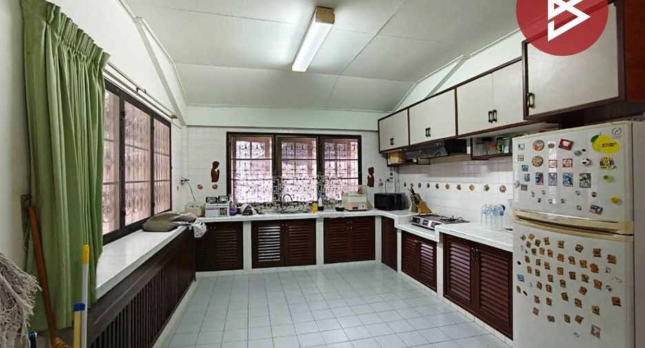 For sale 4 bedrooms house in Mueang Chanthaburi, Chanthaburi